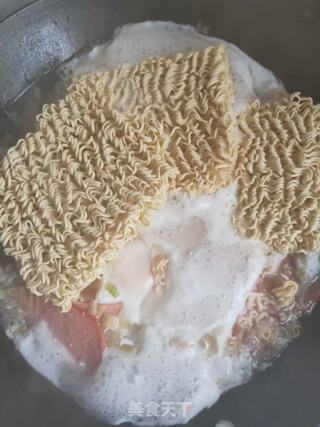 Lazy People Must Have Breakfast-----egg Noodles recipe