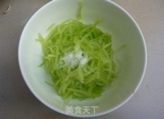 Ginger-flavored Bamboo Shoots Mixed with Shredded Chicken recipe