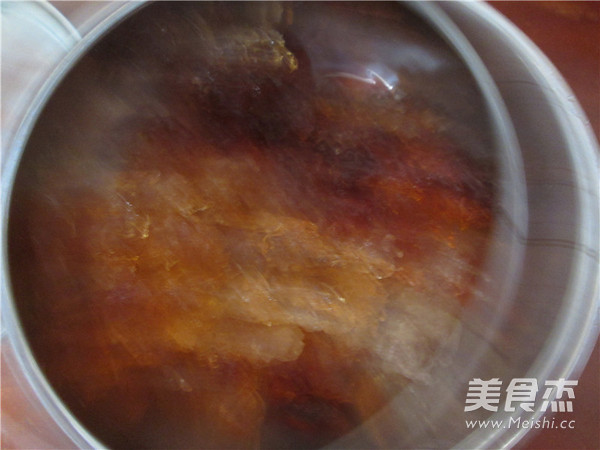 Cranberry Peach Gum White Fungus Soup recipe