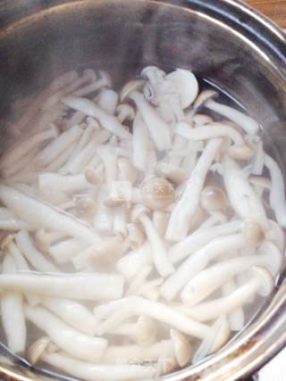 Fried Duck Eggs with Crab Mushroom recipe