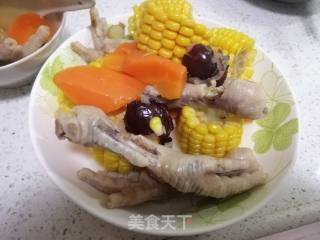 Chicken Feet with Corn and Carrot in Claypot recipe