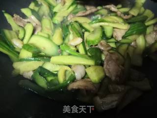 Stir-fried Pork with Fruit and Cucumber recipe