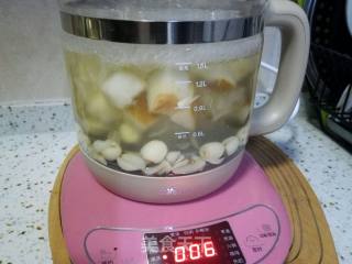 White Fungus, Lotus Seed and Lily Soup recipe
