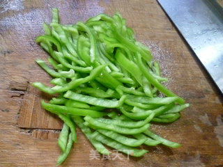 Stir-fried Green Peppers with Lamb Tail Bamboo Shoots recipe