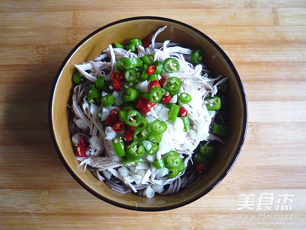 Sour and Spicy Chicken Soba Cold Noodles recipe