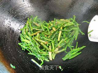 Stir-fried Shredded Pork with Wild Cress recipe