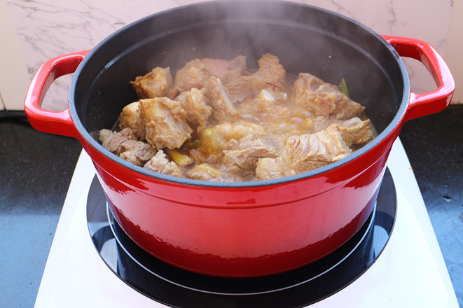 Pork Ribs Stewed with Potatoes in A Pot recipe