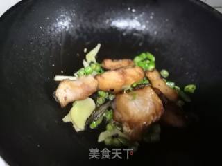 Stir-fried Grass Carp with Green Peppers recipe