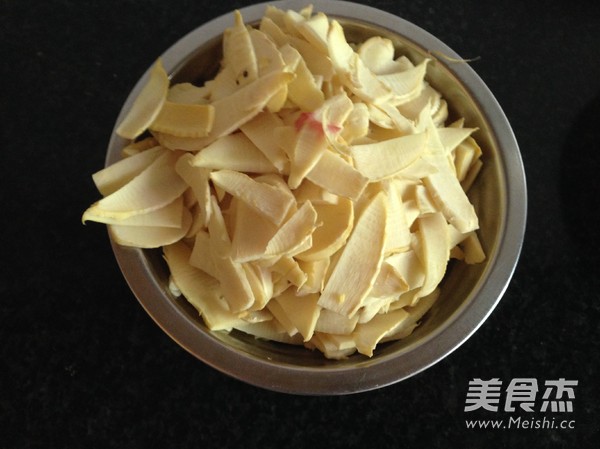 Stir-fried Pork with Winter Bamboo Shoots recipe