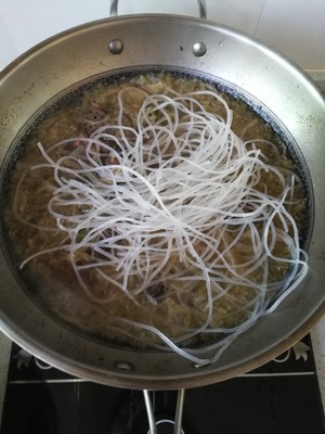 Stupid Goose Stewed Sauerkraut Vermicelli recipe