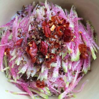 How to Quickly Pickle Shredded Radish recipe