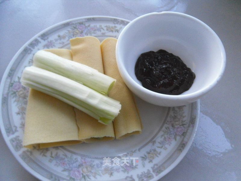 Dried Tofu Rolls with Green Onions recipe