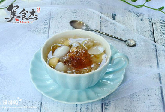 Peach Gum, Lotus Seed and Lily Soup recipe