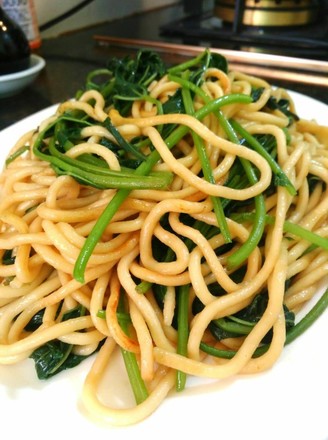 Fried Noodles with Sweet Potato Leaves recipe