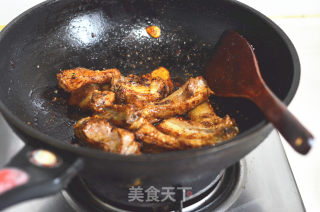 The Hot Pot with Thick and Meaty Soup is More Delicious-----pork Chop Hot Pot recipe