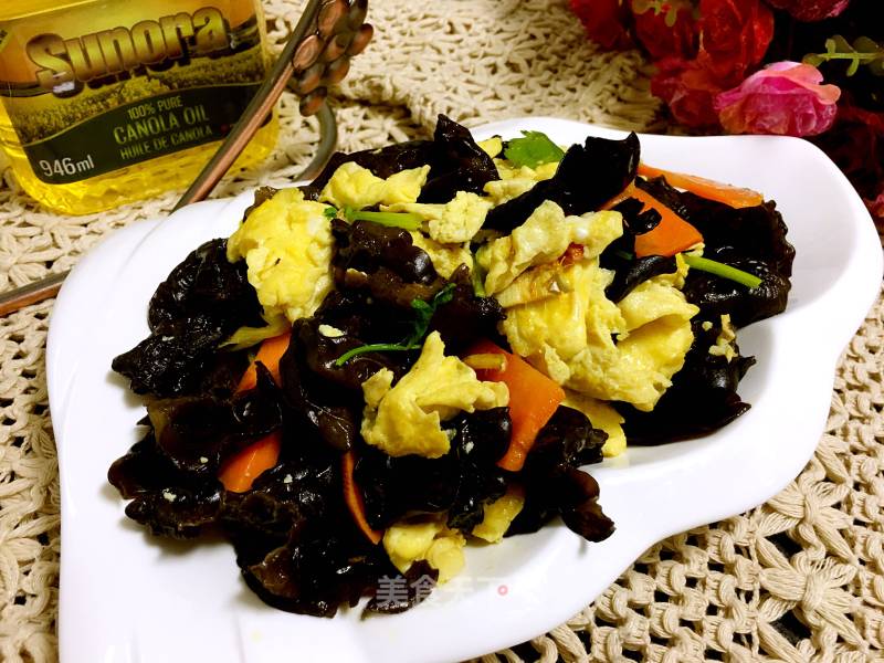 Scrambled Eggs with Fungus recipe