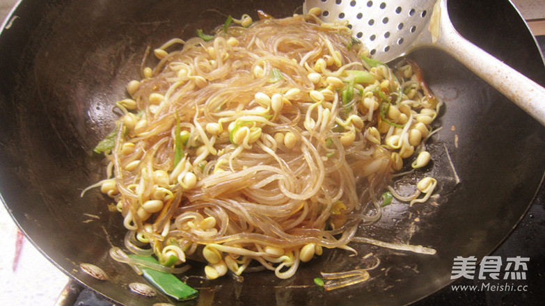 Fried Noodles with Bean Sprouts recipe