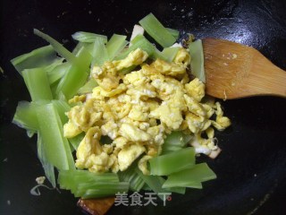 Vegetarian Scrambled Eggs and Dried Lettuce recipe