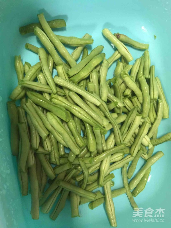 Braised Noodles with Beans recipe