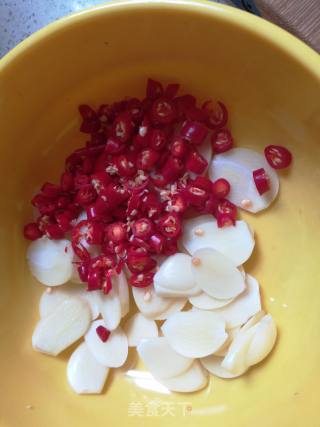 Spicy and Sour Radish Peel recipe