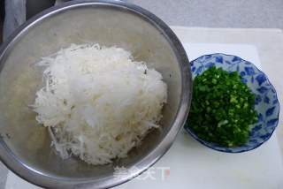 Shredded Radish Meatball Soup recipe