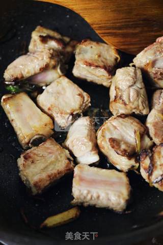 Chestnut Braised Pork Ribs recipe