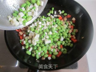 Stir-fried Diced Pork with Edamame and Zizania recipe