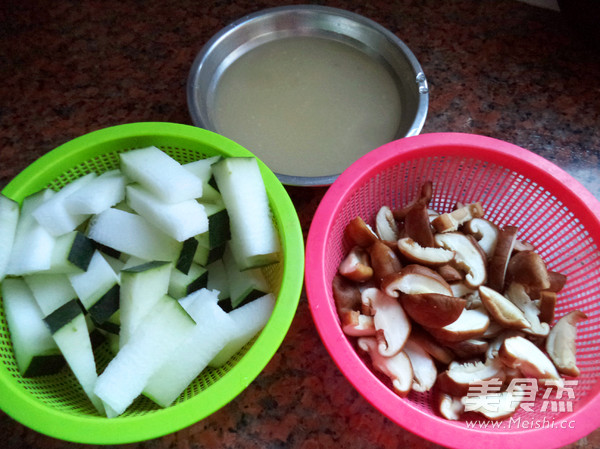 Fresh Shiitake Mushroom and Winter Melon Soup recipe