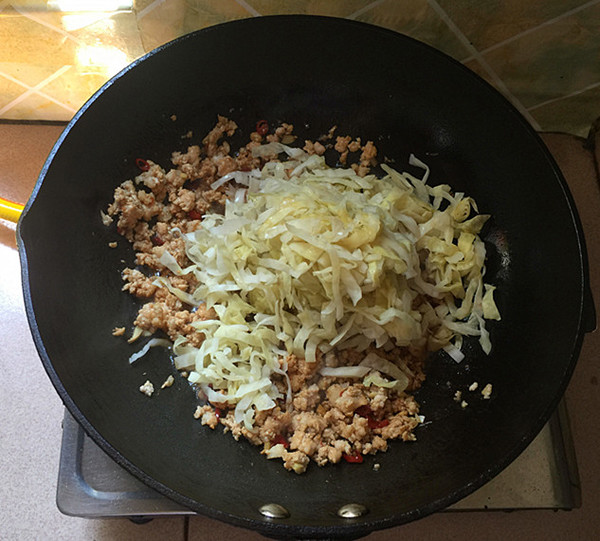 Stir-fried Sauerkraut with Minced Meat recipe