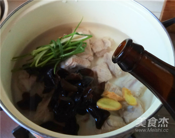 Seafood Mushroom and Fungus Pork Rib Soup recipe