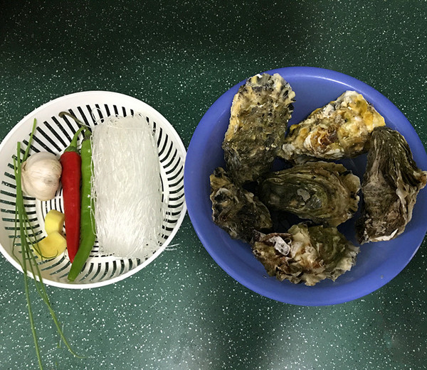 Steamed Oysters with Garlic recipe