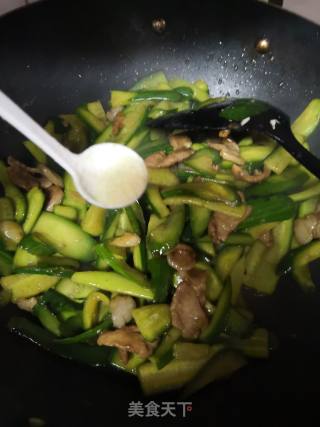 Stir-fried Pork with Fruit and Cucumber recipe