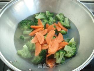 Broccoli with Fungus recipe
