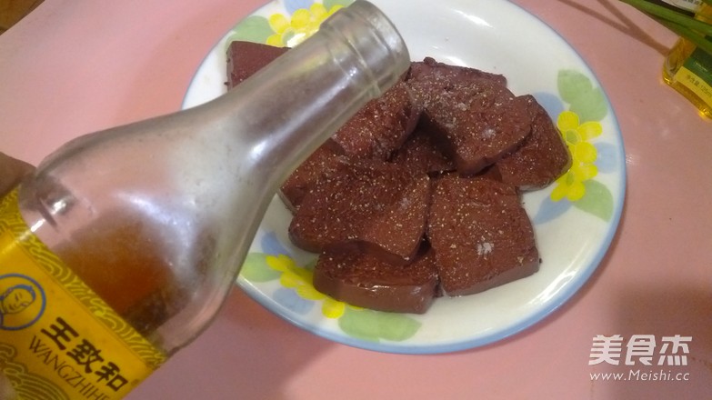 Steamed Pork Blood with Chopped Pepper and Tea Oil recipe