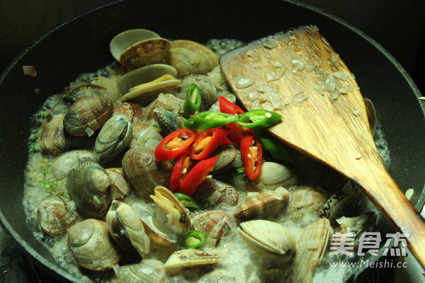 Braised Clams with Green Onions recipe