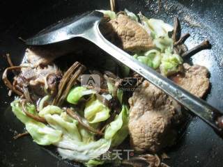 Stewed Cabbage with Tea Tree Mushrooms recipe