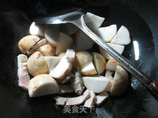 Broccoli Pork and Boiled Taro recipe