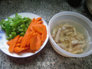 Stir-fried Bean Tendons with Green Peppers and Carrots recipe