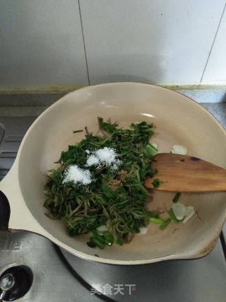 Stir-fried Radish Seedlings recipe