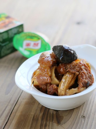 Stewed Pork Knuckles with Mushroom and Yuba recipe