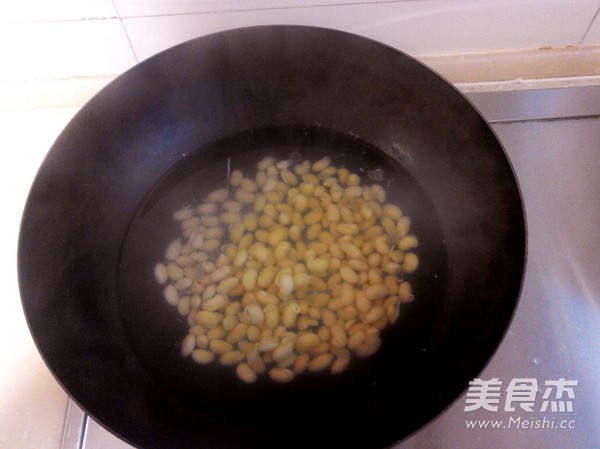 Salmon Steak Stewed with Soybeans recipe