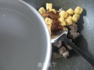 Braised Pork Ribs with Small Oil Tofu recipe