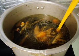 Dried Carrot Soup with Salted Pork Bone and Dried Vegetables recipe