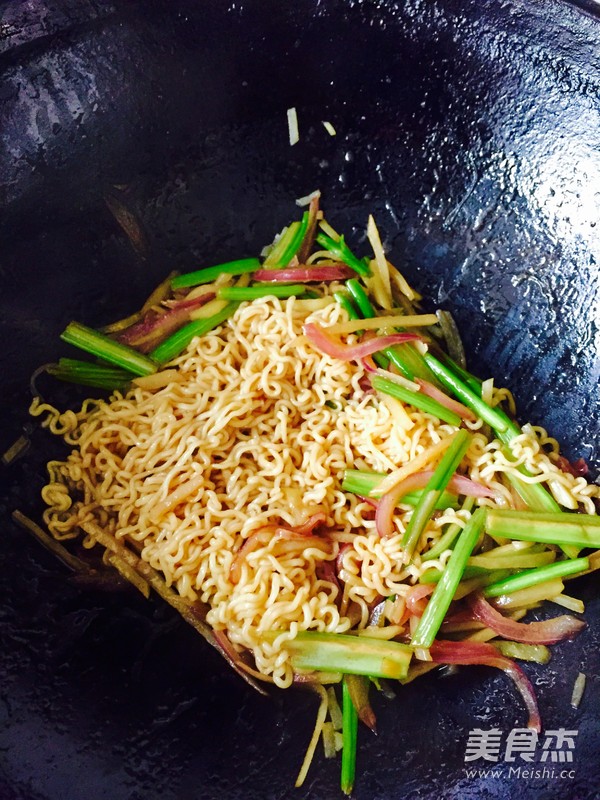 Fried Instant Noodles recipe