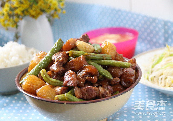 Stewed Pork Belly with Potatoes and Beans recipe