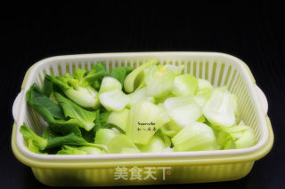 Stir-fried Shanghai Green with Laba Beans recipe