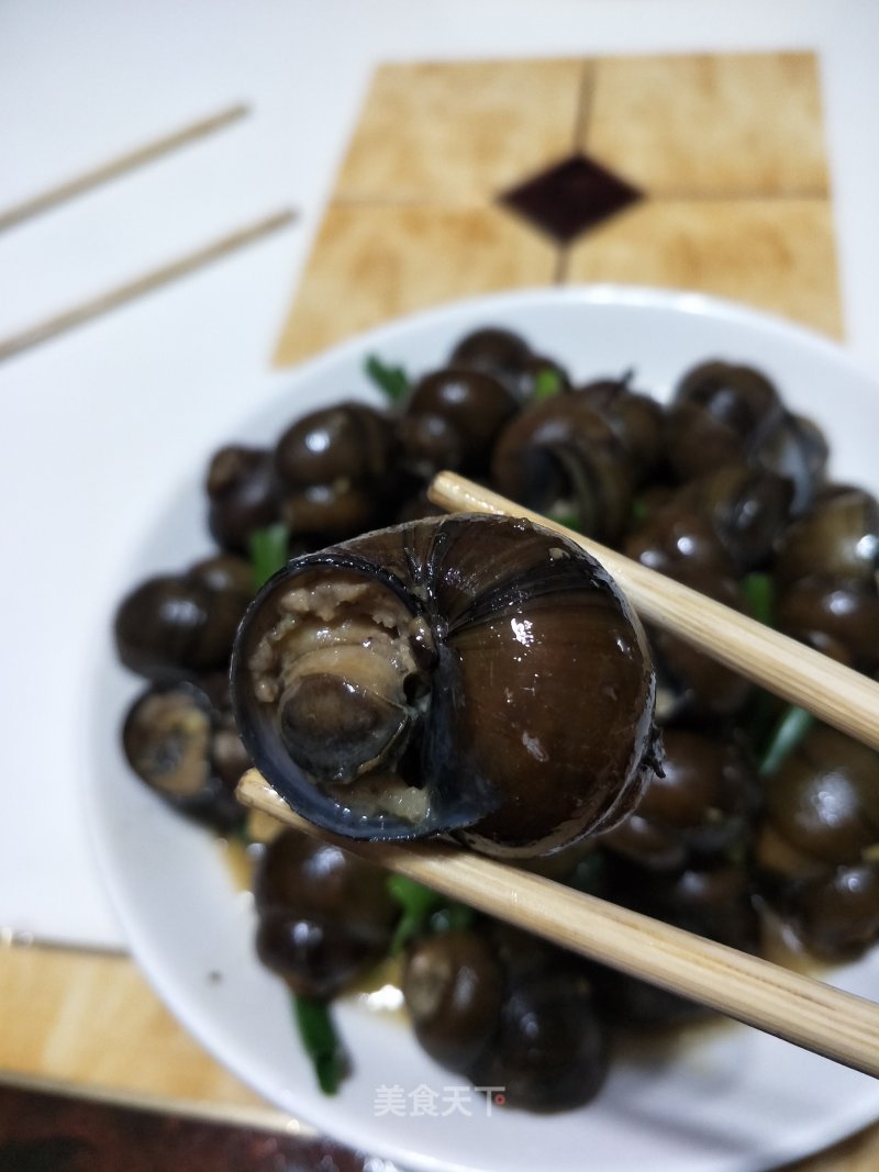 Braised Escargot Stuffed with Meat recipe