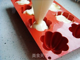 #四session Baking Contest and is Love to Eat Festival# Mini Flower Cakes recipe