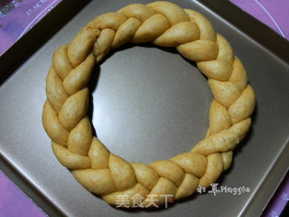 Whole Wheat Christmas Wreath Bread (hand-kneaded Dough) recipe