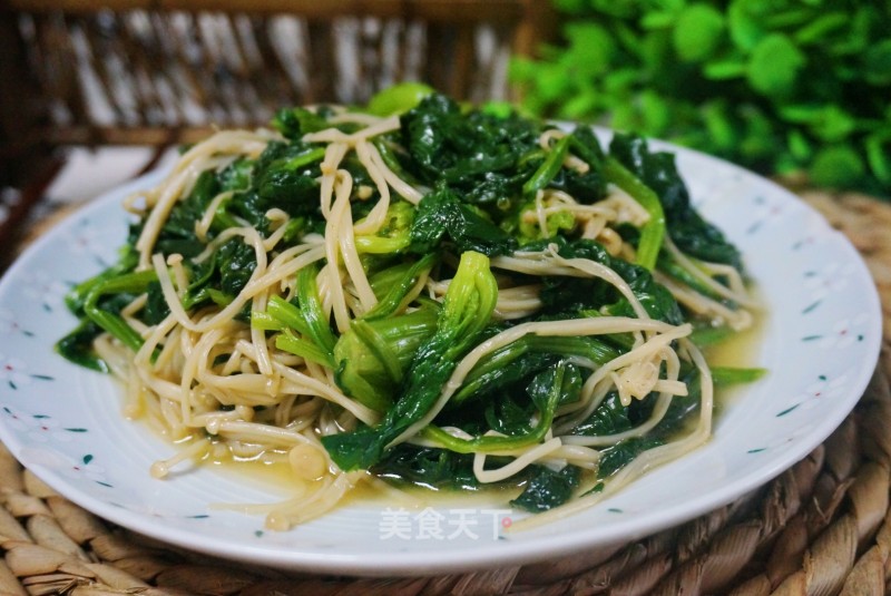Stir-fried Enoki Mushroom with Spinach recipe